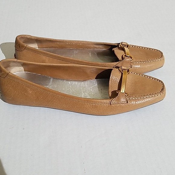 Prada tan flats B64 - Picture 2 of 7